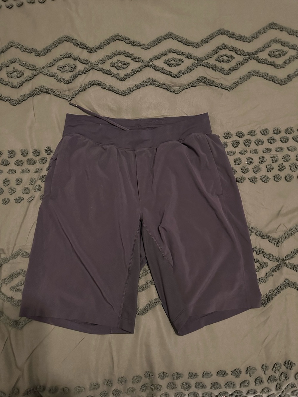 Men’s sz XL black Lululemon athletic shorts with 10.5 inseam